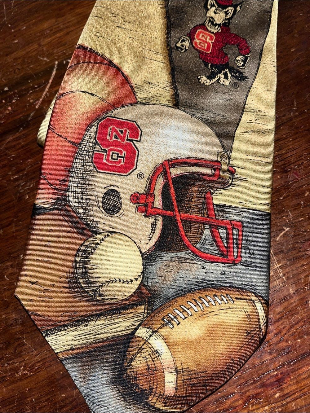 Vintage North Carolina State Wolfpack 100% silk football sports theme neck tie - Picture 2 of 4